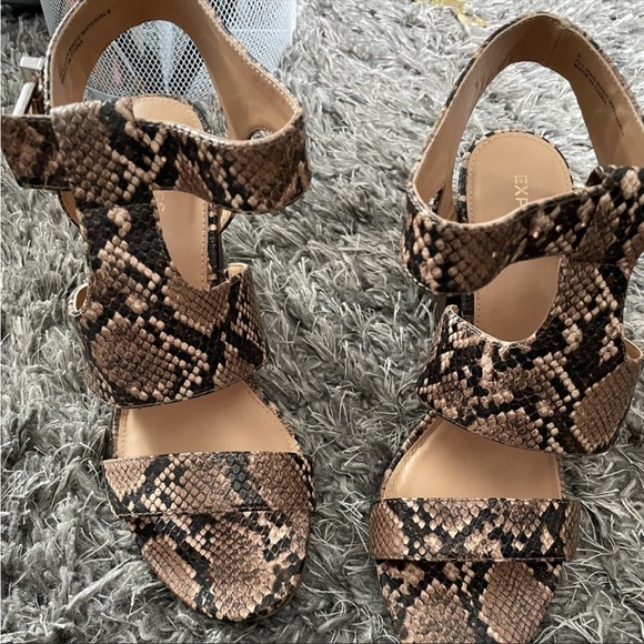 Express LIKE NEW Snakeskin heeled sandal - Picture 2 of 2